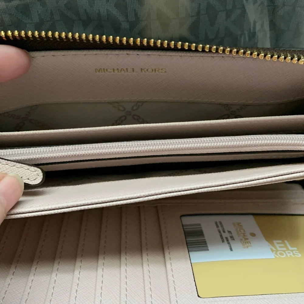 Michael Kors Set - Picture 12 of 13